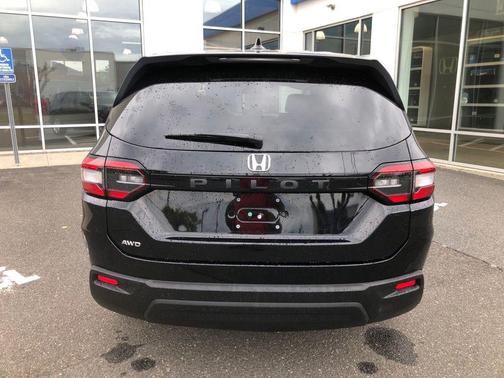 Crystal Black 2023 Honda Pilot LX