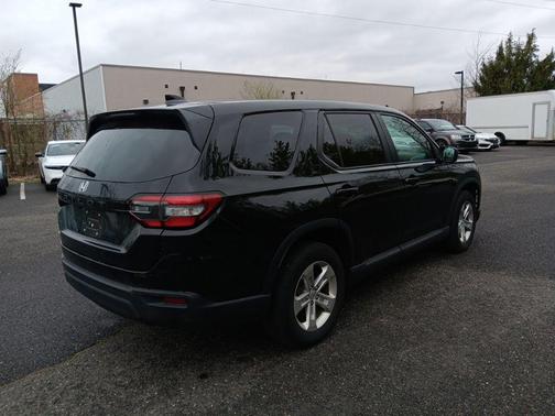 Crystal Black 2023 Honda Pilot LX