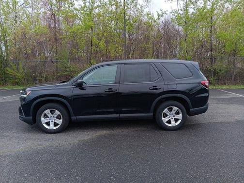 Crystal Black 2023 Honda Pilot LX