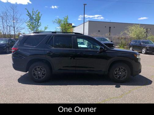 Crystal Black Pearl 2023 Honda Pilot TrailSport
