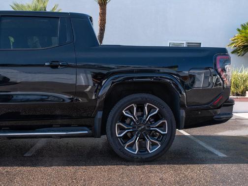 Onyx Black 2025 GMC Sierra EV Denali