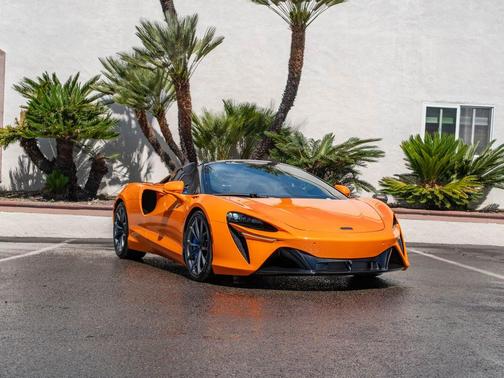 Ventura Orange 2026 McLaren Artura
