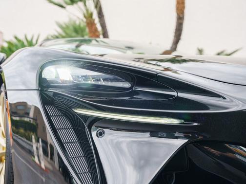 Onyx Black 2026 McLaren Artura Performance