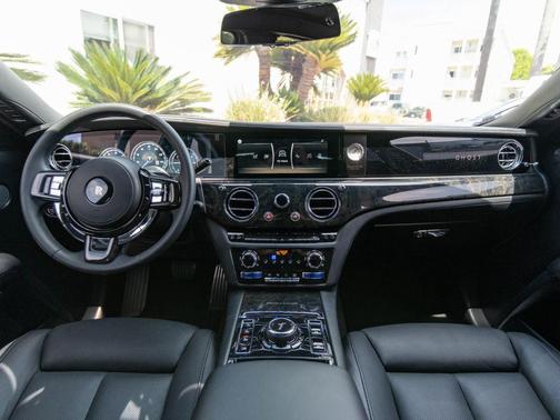 Arctic White 2022 Rolls-Royce Ghost