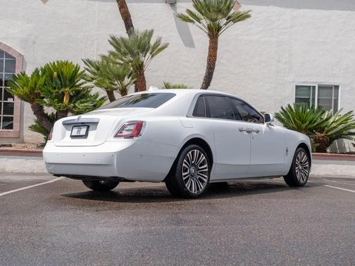 Arctic White 2022 Rolls-Royce Ghost