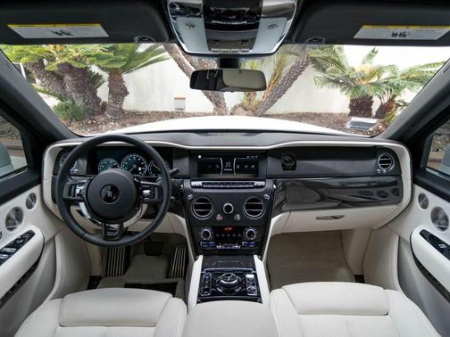 Arctic White 2022 Rolls-Royce Cullinan