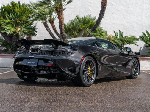 Onyx Black 2027 McLaren 750S