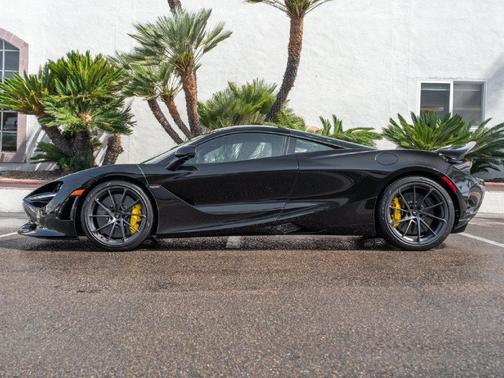 Onyx Black 2027 McLaren 750S