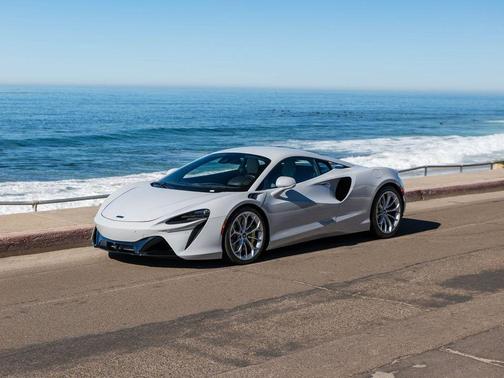 Cirrus Gray 2023 McLaren Artura TechLux