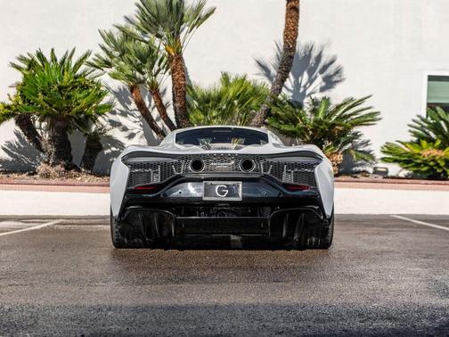 Cirrus Gray 2023 McLaren Artura TechLux