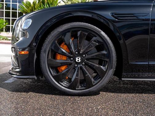 Beluga Black 2025 Bentley Flying Spur EDITION