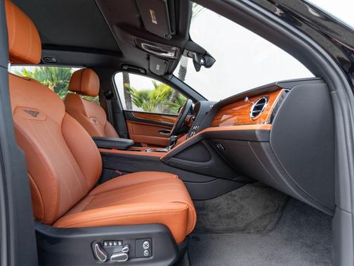 Beluga Black 2023 Bentley Bentayga