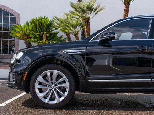 Beluga Black 2023 Bentley Bentayga