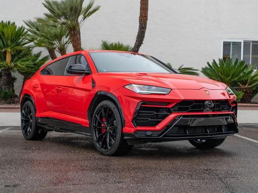 Rosso Mars Metallic 2022 Lamborghini Urus Base