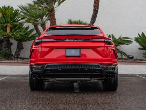 Rosso Mars Metallic 2022 Lamborghini Urus Base