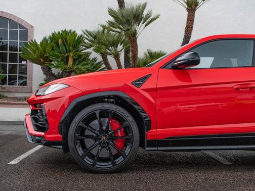 Rosso Mars Metallic 2022 Lamborghini Urus Base