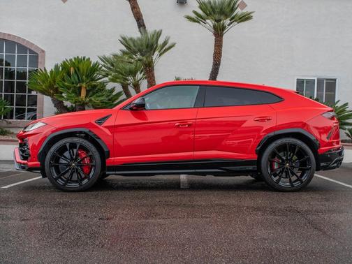 Rosso Mars Metallic 2022 Lamborghini Urus Base