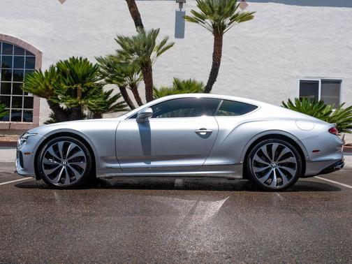 Moon 2026 Bentley Continental GT
