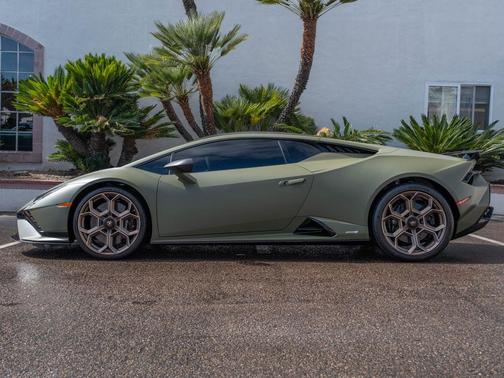 Verde Turbine 2024 Lamborghini Huracan Tecnica Base