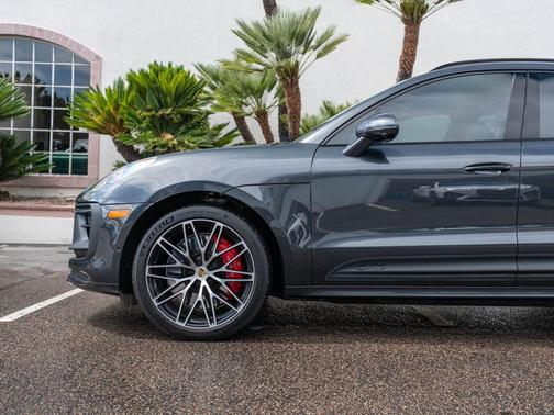 Volcano Grey Metallic 2024 Porsche Macan GTS