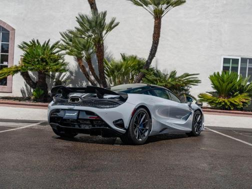 Cirrus Gray 2026 McLaren 750S Base