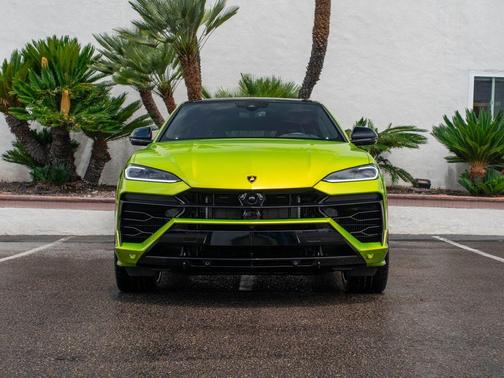 Verde Citrea Metallic 2025 Lamborghini Urus SE