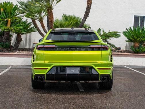 Verde Citrea Metallic 2025 Lamborghini Urus SE