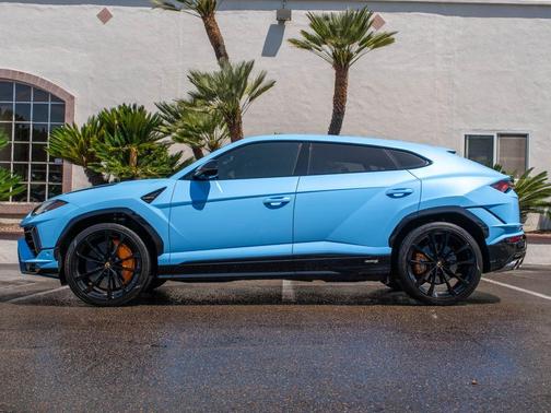 Blu Cepheus Metallic 2024 Lamborghini Urus S