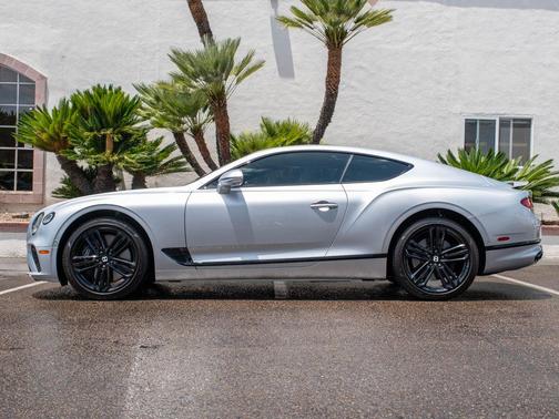 Moon 2023 Bentley Continental GT V8