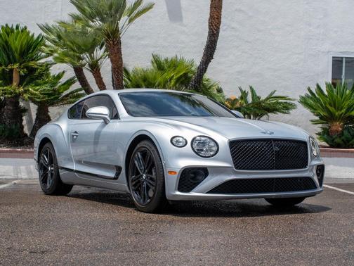 Moon 2023 Bentley Continental GT V8