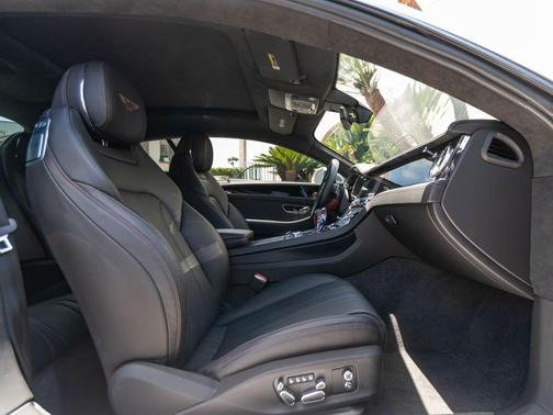 Moon 2023 Bentley Continental GT V8