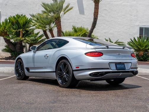 Moon 2023 Bentley Continental GT V8