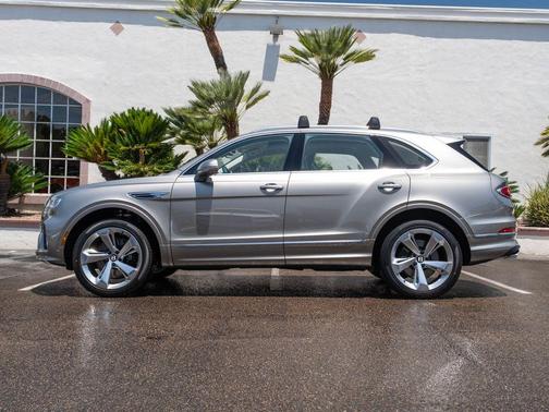 Pale Brodgar 2026 Bentley Bentayga V8