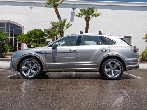 Pale Brodgar 2026 Bentley Bentayga V8