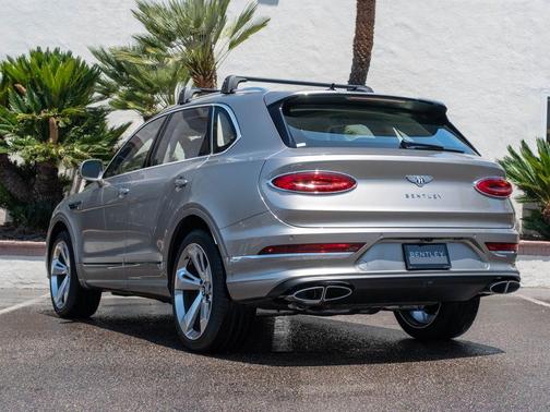 Pale Brodgar 2026 Bentley Bentayga V8