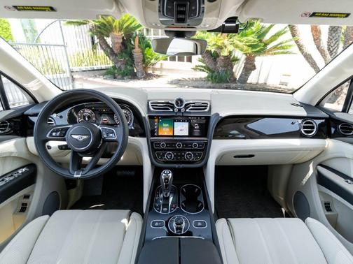Pale Brodgar 2026 Bentley Bentayga V8