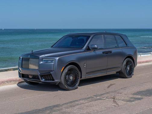 Sapphire Gunmetal 2026 Rolls-Royce Cullinan BADGE
