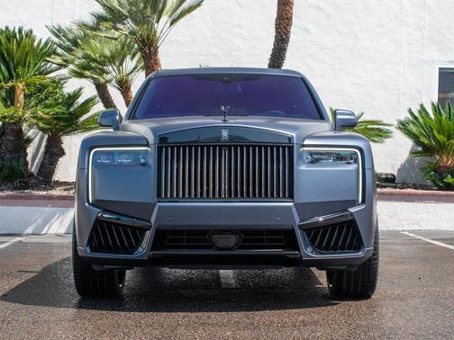Sapphire Gunmetal 2026 Rolls-Royce Cullinan BADGE