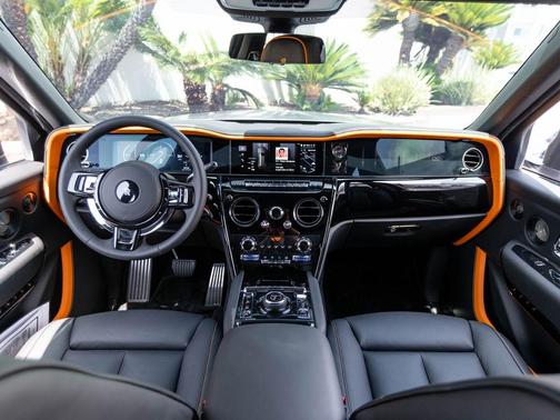 Sapphire Gunmetal 2026 Rolls-Royce Cullinan BADGE
