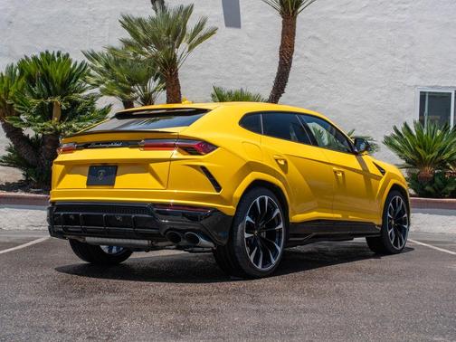 Giallo Inti Pearl 2021 Lamborghini Urus Base