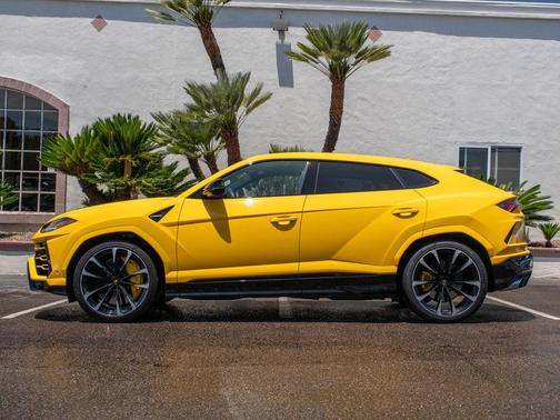 Giallo Inti Pearl 2021 Lamborghini Urus Base