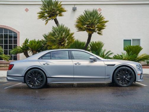 Silver 2025 Bentley Flying Spur Speed