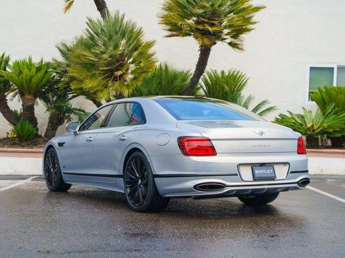 Silver 2025 Bentley Flying Spur Speed