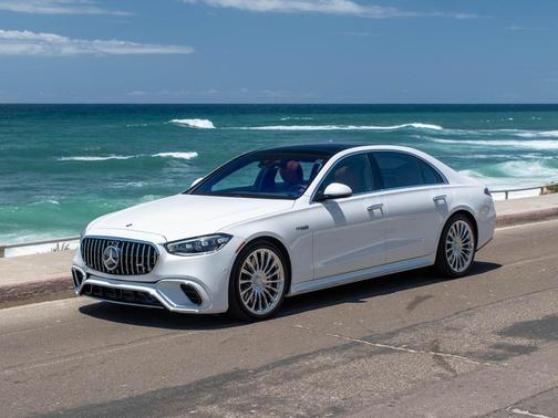 MANUFAKTUR Moonlight White Metallic 2024 Mercedes-Benz AMG S 63 E Base