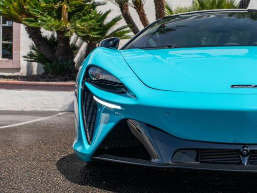 Cyan 2023 McLaren Artura Performance