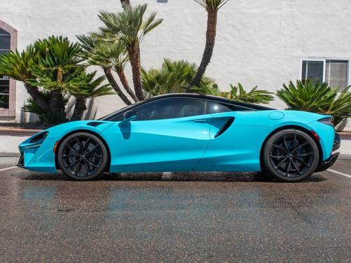 Cyan 2023 McLaren Artura Performance