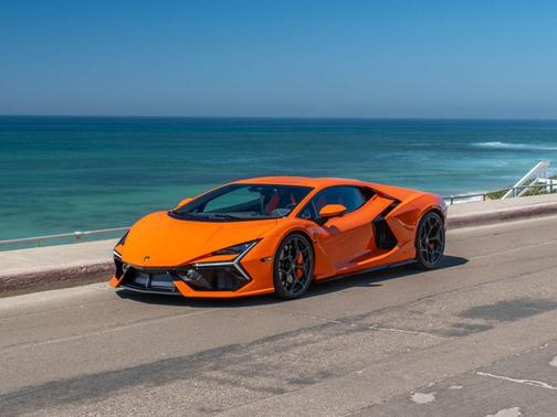 Arancio Metallic 2025 Lamborghini Revuelto Base