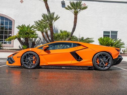 Arancio Metallic 2025 Lamborghini Revuelto Base