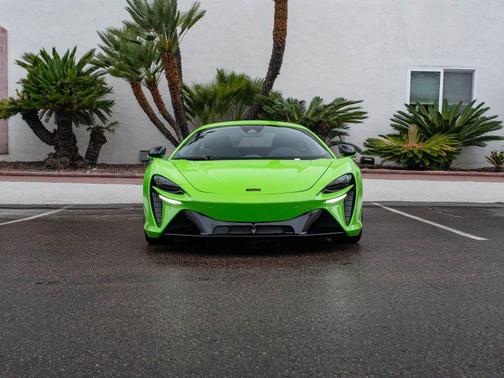 Mantis Green 2026 McLaren Artura