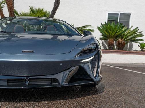 Saros 2026 McLaren Artura Performance